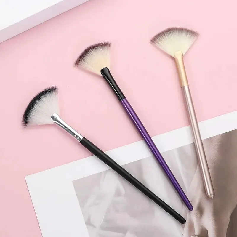 1 pçs novo profissional macio escova de maquiagem diamante rosto fã pincéis em pó alta qualidade ventilador aplicador para tratamentos faciais ferramenta cosmética