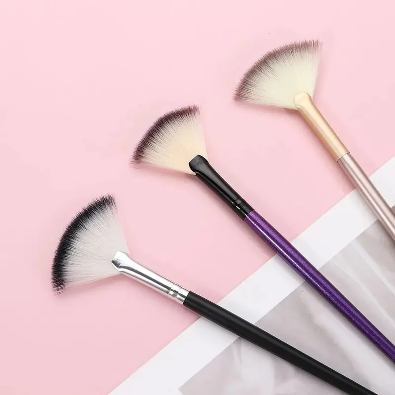 1 pçs novo profissional macio escova de maquiagem diamante rosto fã pincéis em pó alta qualidade ventilador aplicador para tratamentos faciais ferramenta cosmética