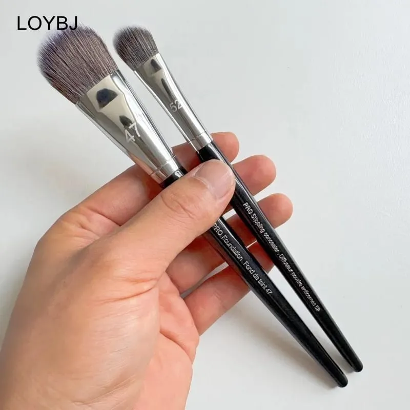 Professional Foundation Brush 47/52 Broom Head Liquid Foundation Shadow Repairing Brushes Women Face Base Makeup Beauty Tools — image 2