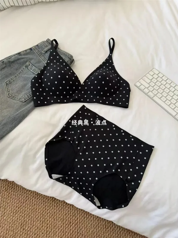 Amerikai retro pöttyös melltartó Seamless Deep V vezeték nélküli zselé támogatás megereszkedett fehérnemű szett Sexy Comfort MOYISU szexi melltartó szett — image 13