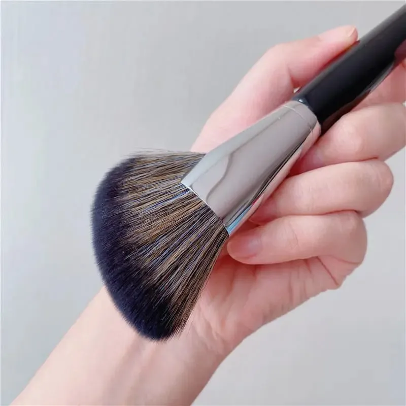 Black Sculpting Brush Professional Makeup Brushes Large Cosmetic Face Cont Bronzer Oblique Powder Blush Brush Face Make Up Tools — image 6