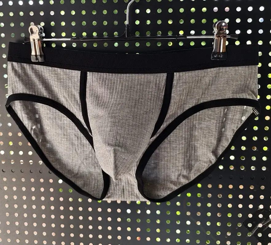 Men's briefs with fashionable and sexy underpants and large pockets