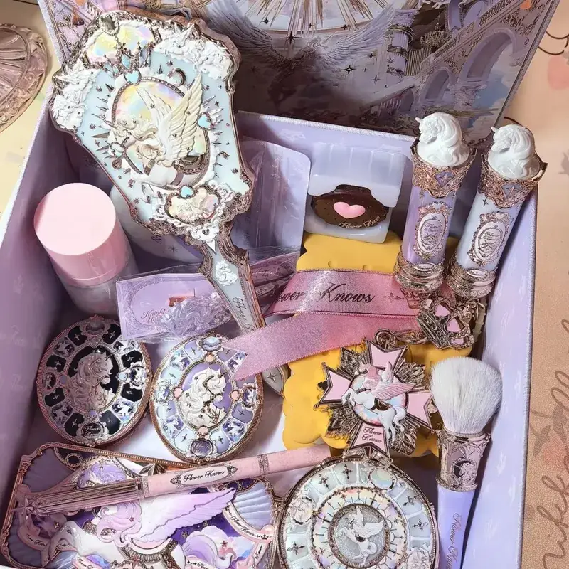 Σετ μακιγιάζ Flower Knows Knight Unicorn - Κραγιόν Blush Cloud Setting Powder Starlight Eyeshadow Cosmetics Kit σε συσκευασία δώρου — image 2