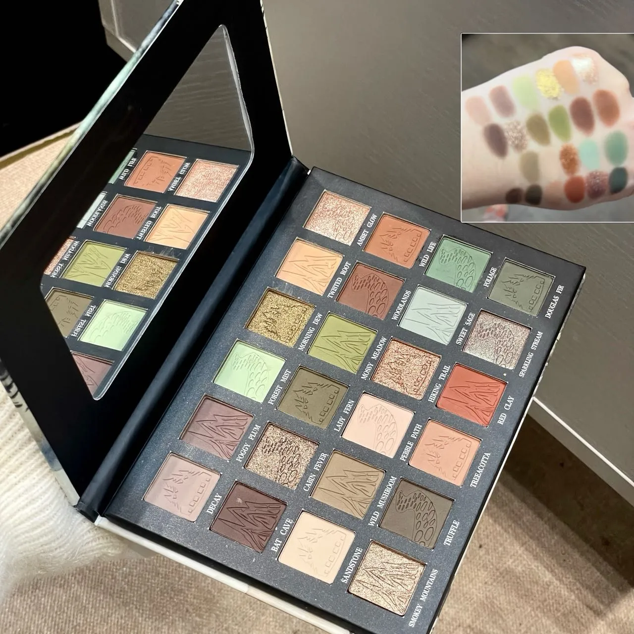 24 Χρώματα Metallic Glitter Eyeshadow Matte Shimmer Eye Shadow Makeup Plate Earth Powder Punk Smoky Dark Green Eye Shadow Make up — image 4