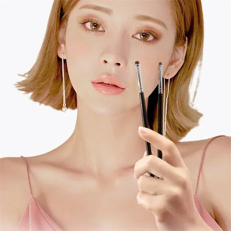 4pcs Detail small Eyeshadow Make up brush Pony hair Precision Eye shadow Makeup brushes Tapered Smudge cosmetic tools — image 3