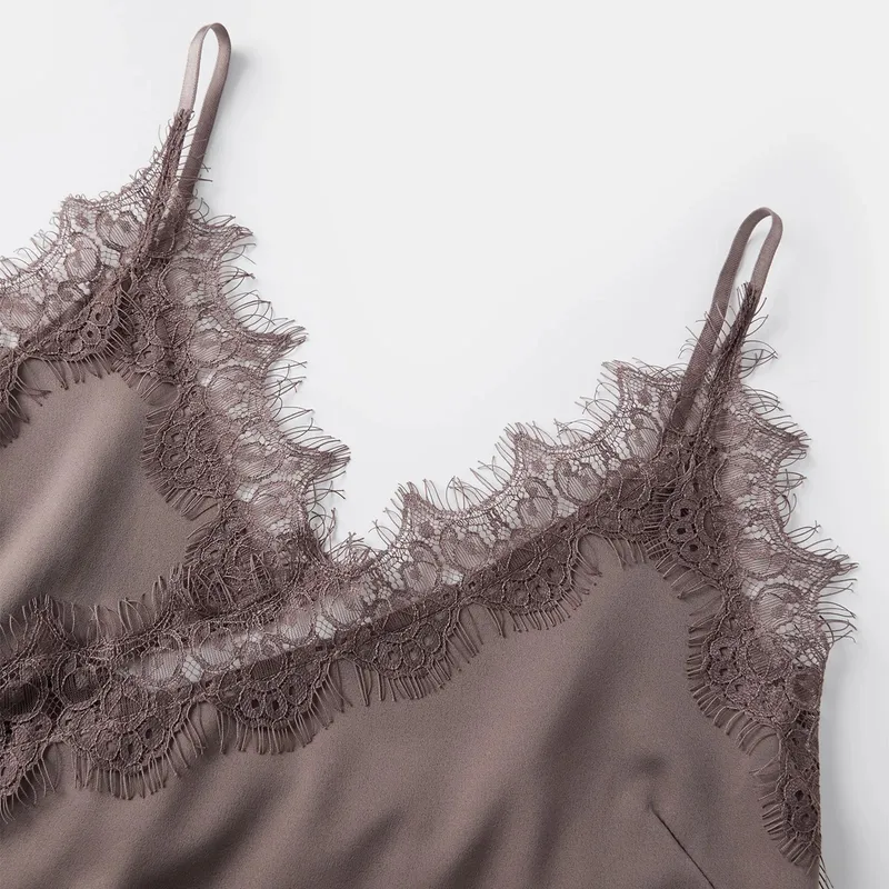 y2k Coquette סאטן תחרה Cami חולצות משי תחרה עיטור טלאים ספגטי רצועת ספגטי בגזרה נמוכה קמיצה אסימטרית קמיצה סקסית להחליק נשים