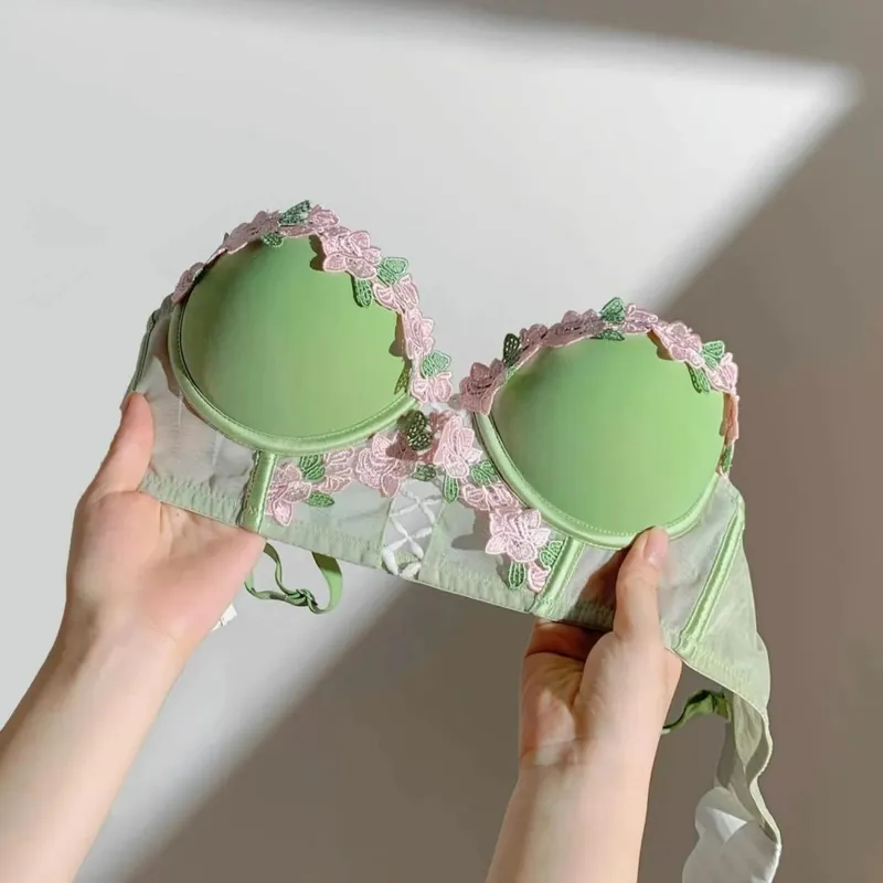 Βικτωριανό Σετ Εσωρούχων - Ντελικάτο Κρεμ Bralette με Floral Stitch Ρετρό λαιμόκοψη Sweetheart για Petite Bust Elegance — image 9