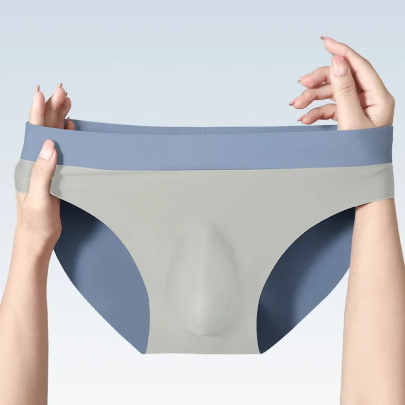 Men's ice silk seamless underwear 3D punching triangle shorts summer thin underpants boys sports shorts — image 3