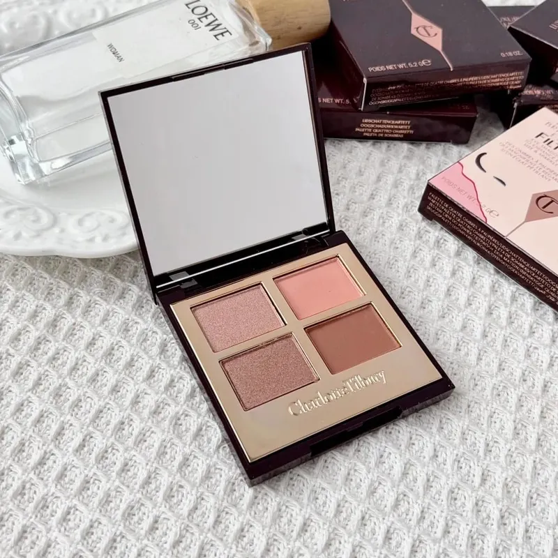Charlotte Tilbury Luxury Eyeshadow Palette Satin-matte Shimmer and Metallic Finishes Εύχρηστη παλέτα σκιών ματιών CT 4 αποχρώσεων — image 8