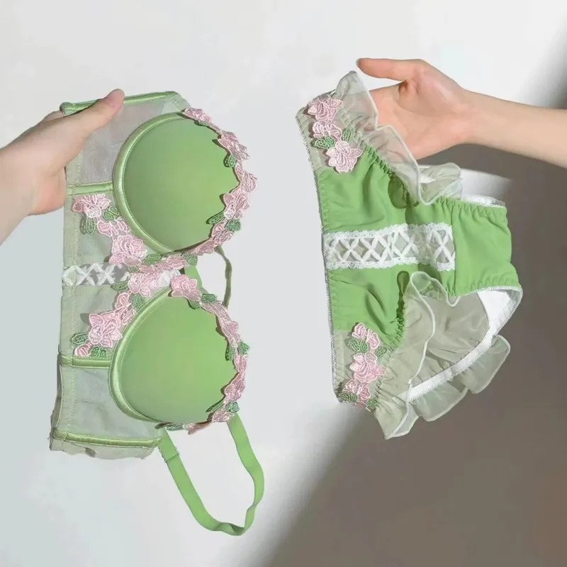 Βικτωριανό Σετ Εσωρούχων - Ντελικάτο Κρεμ Bralette με Floral Stitch Ρετρό λαιμόκοψη Sweetheart για Petite Bust Elegance — image 11