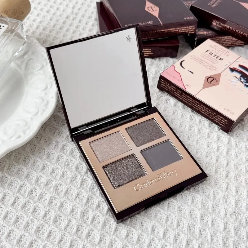 Charlotte Tilbury Luxury Eyeshadow Palette Satin-matte Shimmer and Metallic Finishes Εύχρηστη παλέτα σκιών ματιών CT 4 αποχρώσεων — image 9
