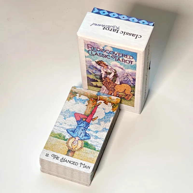 מודפס על 350GSM כרטיסים עם בלט כפול 12*7 ס"מ חפיסת טארוט קלאסית 78 יחידות כרטיסי טארוט מצוירים עם עטים כדוריים