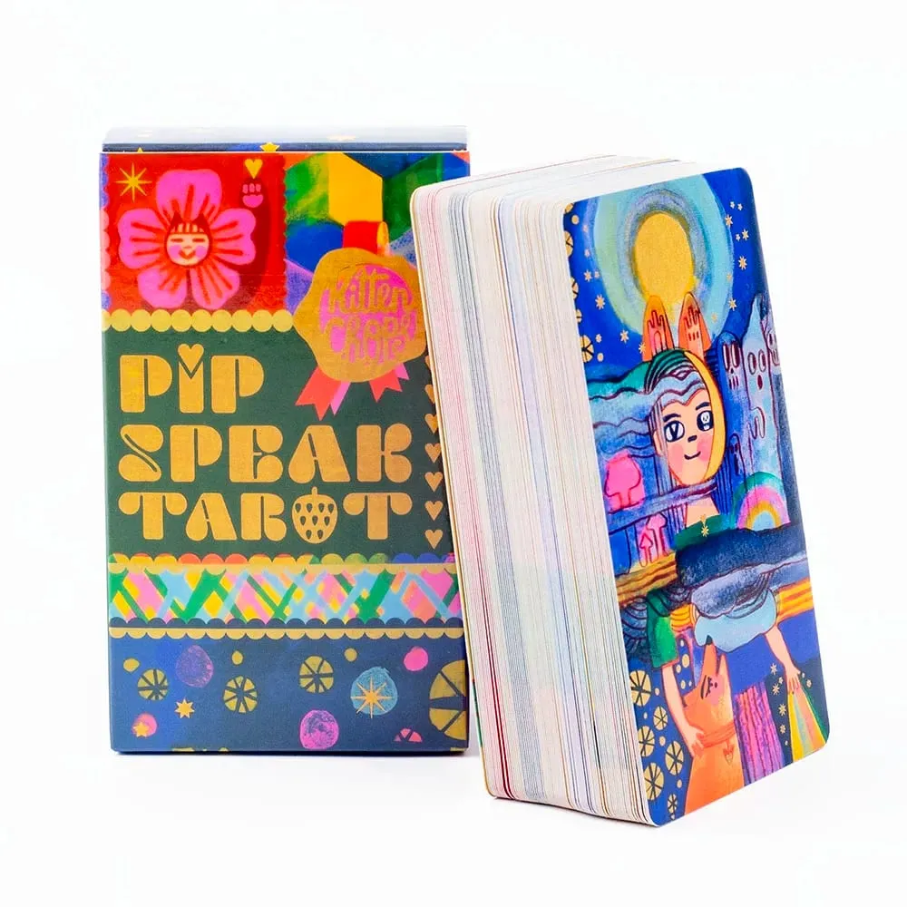 Pipspeak Tarot 10,3*6cm Μια απολαυστική τράπουλα 78 φύλλων σε στιλ Μασσαλίας που αγκαλιάζει τον ιδιότροπο κόσμο του Pip Reading