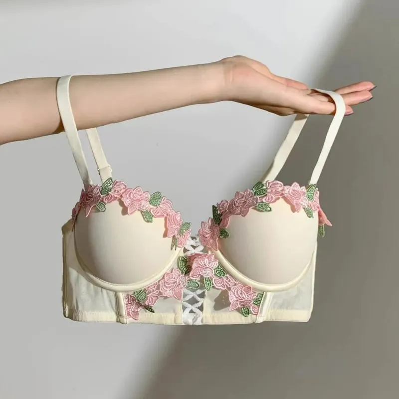 Βικτωριανό Σετ Εσωρούχων - Ντελικάτο Κρεμ Bralette με Floral Stitch Ρετρό λαιμόκοψη Sweetheart για Petite Bust Elegance