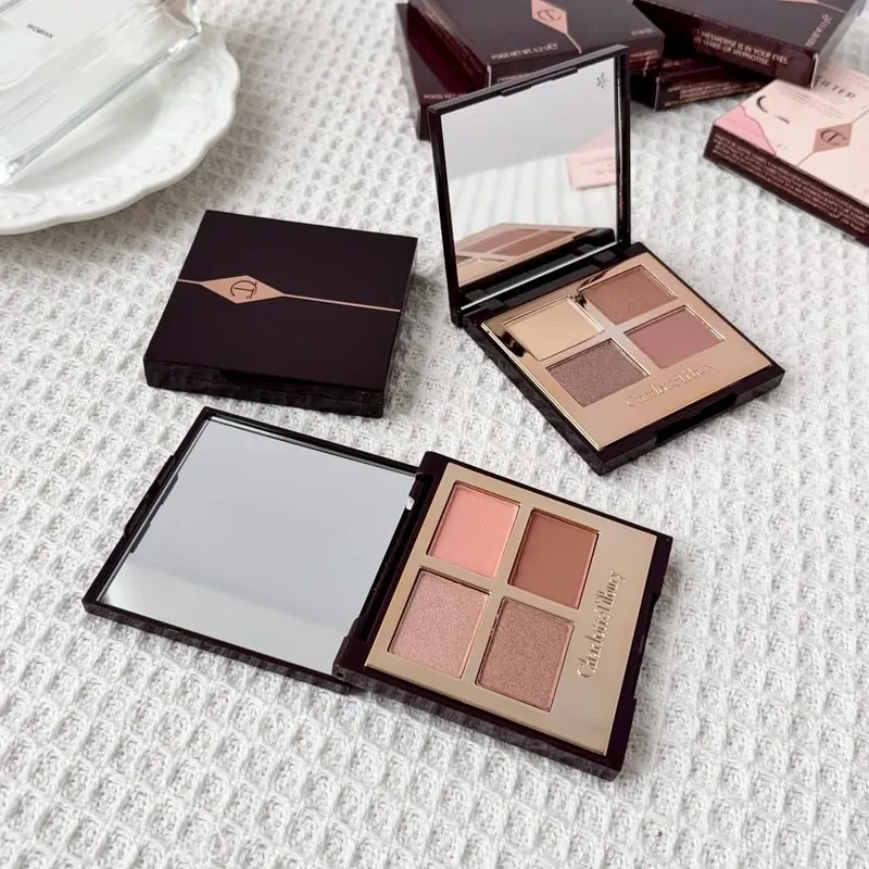 Charlotte Tilbury Luxury Eyeshadow Palette Satin-matte Shimmer and Metallic Finishes Εύχρηστη παλέτα σκιών ματιών CT 4 αποχρώσεων — image 4