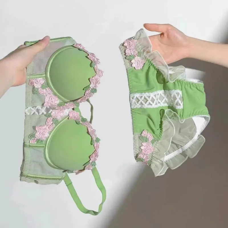 Βικτωριανό Σετ Εσωρούχων - Ντελικάτο Κρεμ Bralette με Floral Stitch Ρετρό λαιμόκοψη Sweetheart για Petite Bust Elegance — image 3