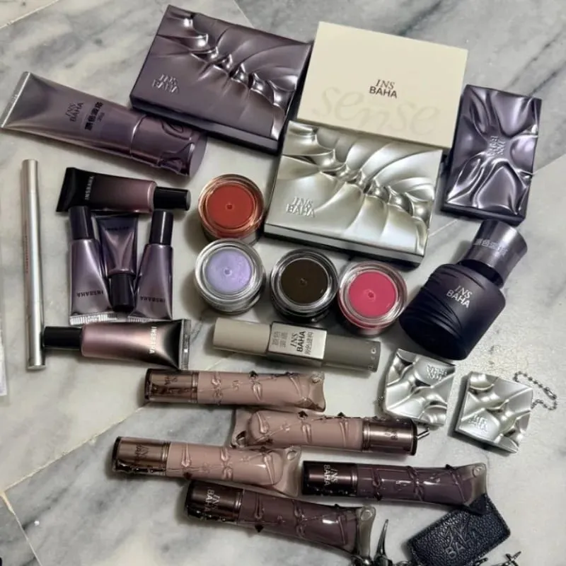 Σετ μακιγιάζ για ολόκληρο πρόσωπο Lip Gloss Lip Mud All-in-One Παλέτα Διπλής Χρήσης Ρουζ & Pendant Beauty Collection 4 τμχ Κιτ μακιγιάζ — image 2
