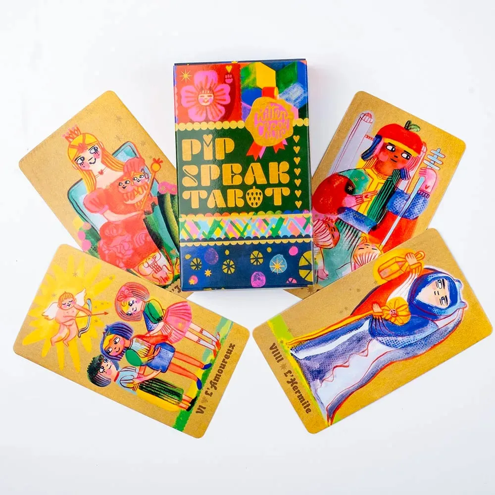 Pipspeak Tarot 10,3*6cm Μια απολαυστική τράπουλα 78 φύλλων σε στιλ Μασσαλίας που αγκαλιάζει τον ιδιότροπο κόσμο του Pip Reading