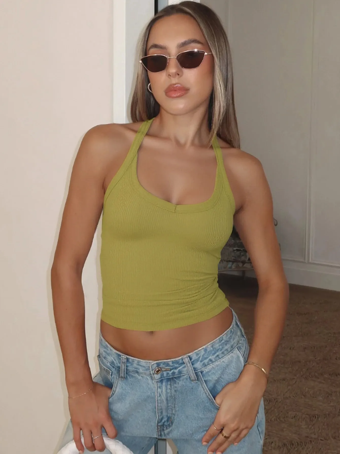 Hugcitar 2026 Summer Ribbed Halter Backless Solid Sexy Crop Tank Top Casual Y2K Γυναικεία Ρούχα Παραλία Διακοπές Streetwear Yoga — image 12