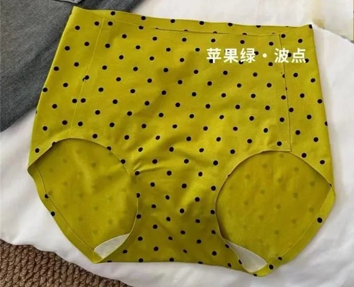 Amerikai retro pöttyös melltartó Seamless Deep V vezeték nélküli zselé támogatás megereszkedett fehérnemű szett Sexy Comfort MOYISU szexi melltartó szett — image 15