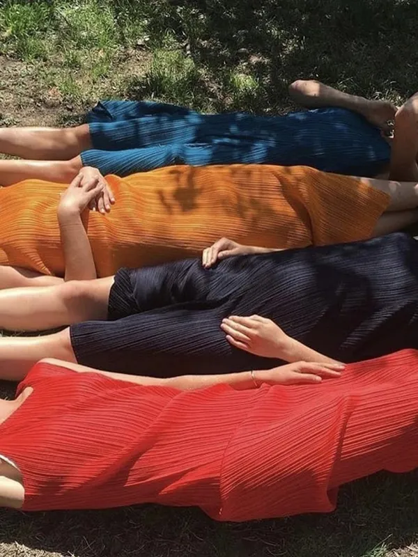 Miyake נשים קפלים שמלת קיץ ללא שרוולים ארוך קלאסי אופנה קוריאנית מקרית אלגנטית נשית Lce מים כחול חוף שמלת TP5045 — image 6