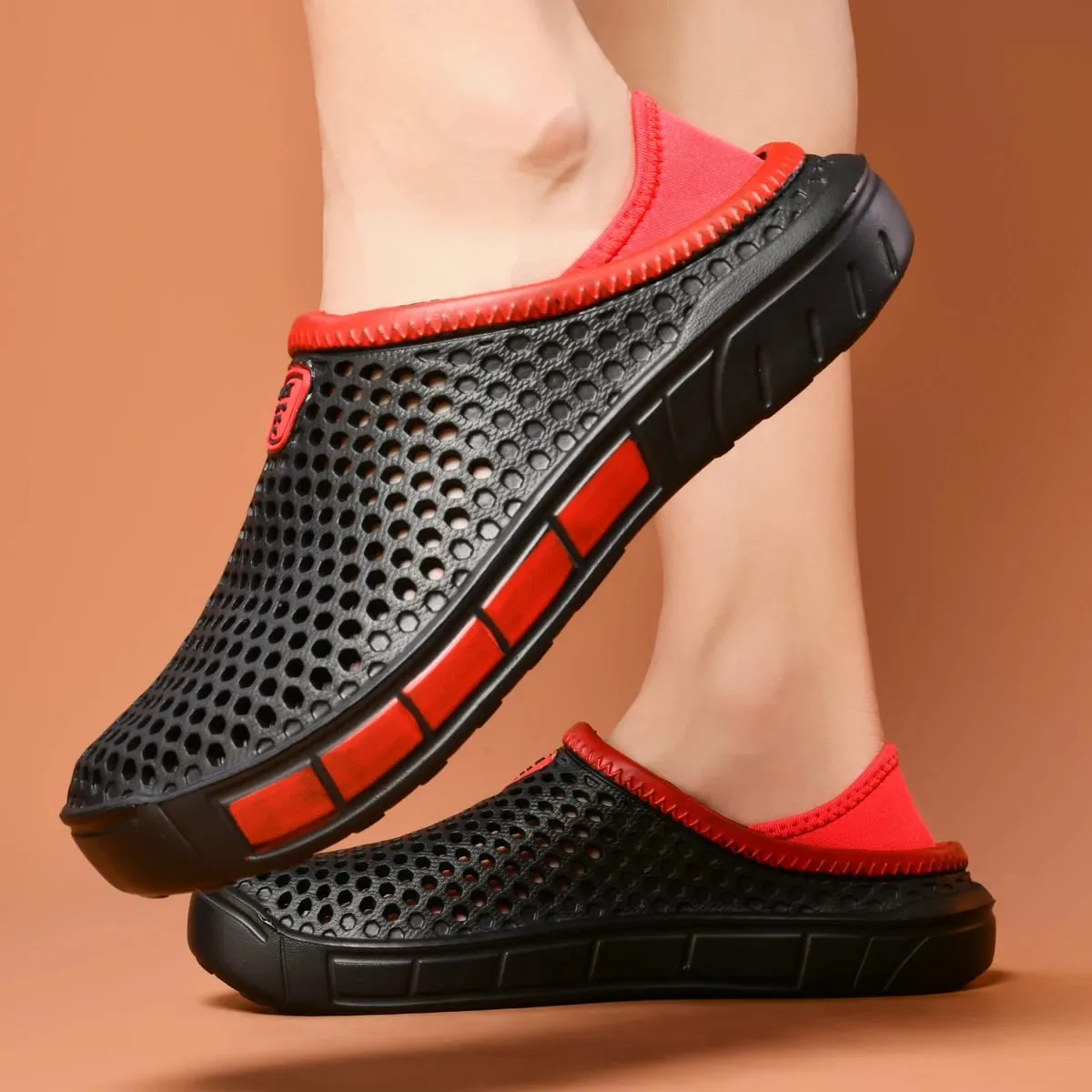 Breathable and lightweight these men's casual clogs are highly versatile! Available in multiple colors they redefine summer tr — image 6