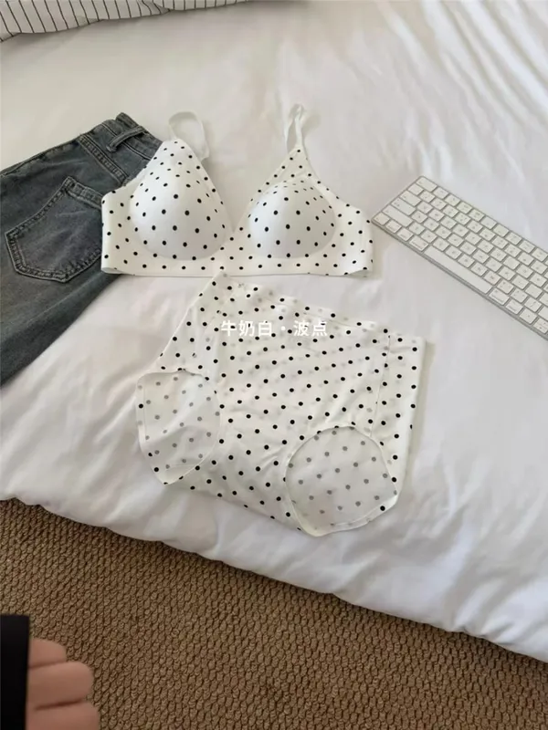 Amerikai retro pöttyös melltartó Seamless Deep V vezeték nélküli zselé támogatás megereszkedett fehérnemű szett Sexy Comfort MOYISU szexi melltartó szett — image 12