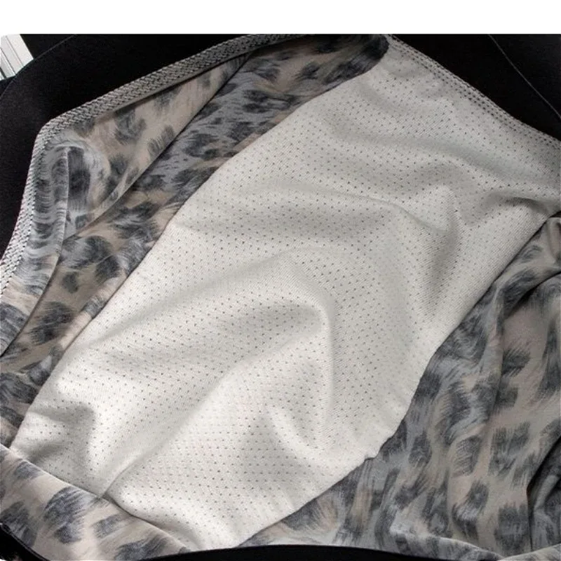 Mens ICE Silk ชุดชั้นในกางเกงขาสั้นกระเป๋านูนแบนนักมวยเสือดาว Quick DRY กางเกงชายไม่มีรอยต่อ Breathable กางเกงว่ายน้ำ — image 6