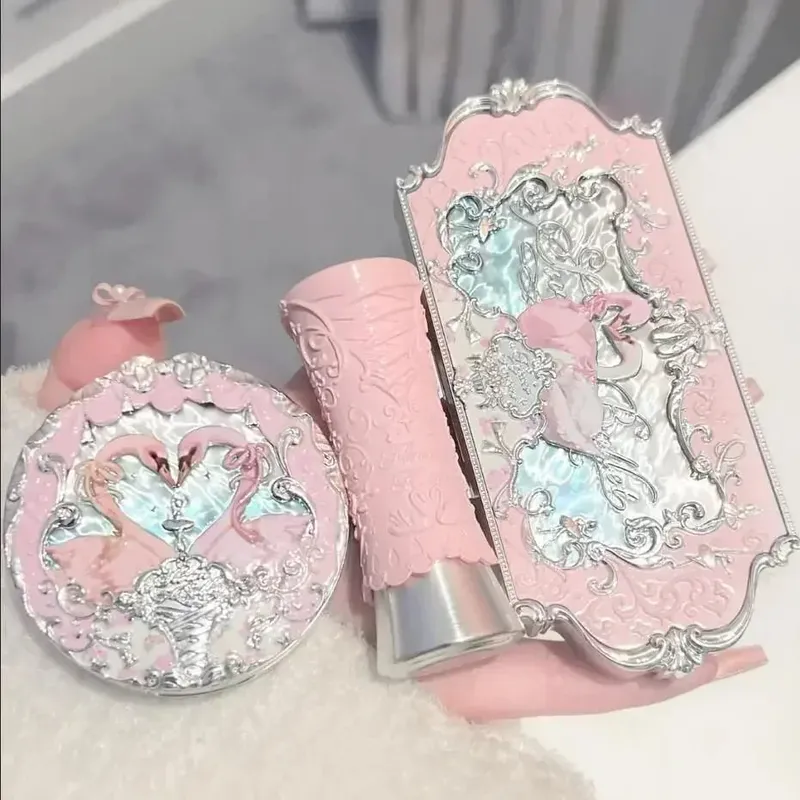 Σετ μακιγιάζ Flower Knows Bunny Garden Collection 6 χρωμάτων παλέτα σκιών ματιών ανάγλυφο Blusher Shine Κιτ κραγιόν Maquiagem
