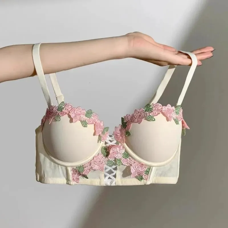 Βικτωριανό Σετ Εσωρούχων - Ντελικάτο Κρεμ Bralette με Floral Stitch Ρετρό λαιμόκοψη Sweetheart για Petite Bust Elegance — image 5