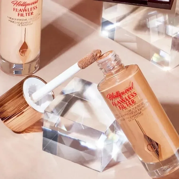 Charlotte Tilbury Liquid Contour Featherlight & Serum Foundation Luminous&Cream Blush Velvety αδιάβροχο, απαλό ανακατεμένο μακιγιάζ