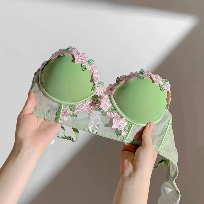 Βικτωριανό Σετ Εσωρούχων - Ντελικάτο Κρεμ Bralette με Floral Stitch Ρετρό λαιμόκοψη Sweetheart για Petite Bust Elegance — image 2