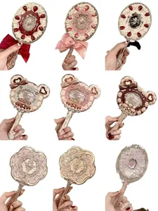 Flor conhece espelho de maquiagem portátil, noite de verão, morango, cupido, coelho, padrão de alívio de jardim, kit de ferramentas de maquiagem de cor limitada