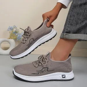 Minimal Solid Hue Herren-Mesh-Schnürschuhe, feine, hohle, perforierte Strick-Oberseite, geschnitzte, schwarze Außensohle, vielseitige Turnschuhe