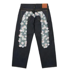 Pantalons texans de cames rectes negres per a homes amb costures grogues Pantalons ajustats solts estampats de daus en 3D Disseny artístic Tendència única 2025 Nou