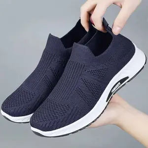 Mænd åndbar strik-slip-on-sko Letvægts polstret sål rund tå udendørs gå-sneakers til ældre
