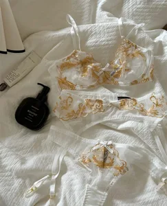 Conjunto de lencería con flores en relieve y bordado de encaje, pechos grandes, ropa interior pequeña volteada hacia arriba, sujetador sexy de realce, conjunto de tres piezas